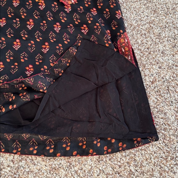 RItu Kumar Embroidered Women's short kurti Top like new just gorgeous - Picture 10 of 12